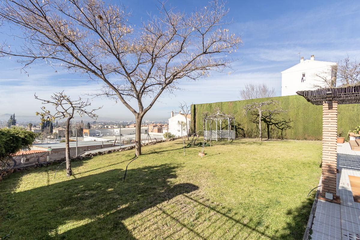 Imagen 3 Casa Aislada en venta en Huétor Vega / Junto a supermercado Consum