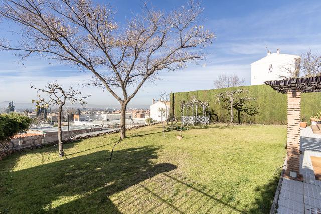 Imagen 3 Inmueble 280818 - Casa Aislada en venta en Huétor Vega / Junto a supermercado Consum