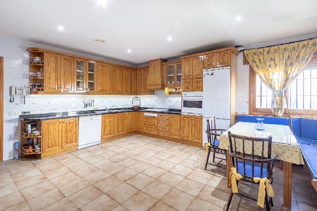 Imagen 8 Inmueble 280818 - Casa Aislada en venta en Huétor Vega / Junto a supermercado Consum