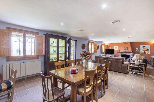 Imagen 19 Inmueble 280818 - Casa Aislada en venta en Huétor Vega / Junto a supermercado Consum