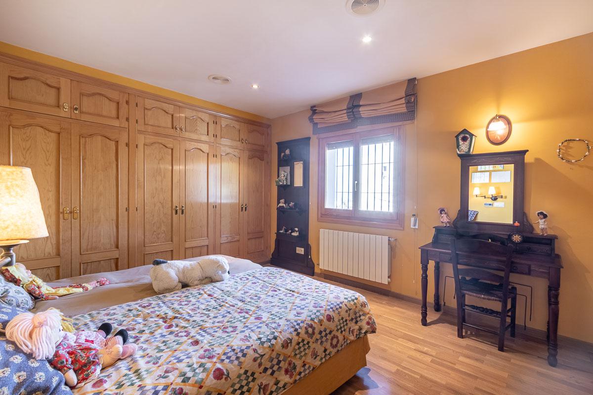 Imagen 17 Casa Aislada en venta en Huétor Vega / Junto a supermercado Consum