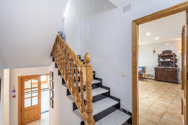 Imagen 10 Inmueble 280818 - Casa Aislada en venta en Huétor Vega / Junto a supermercado Consum