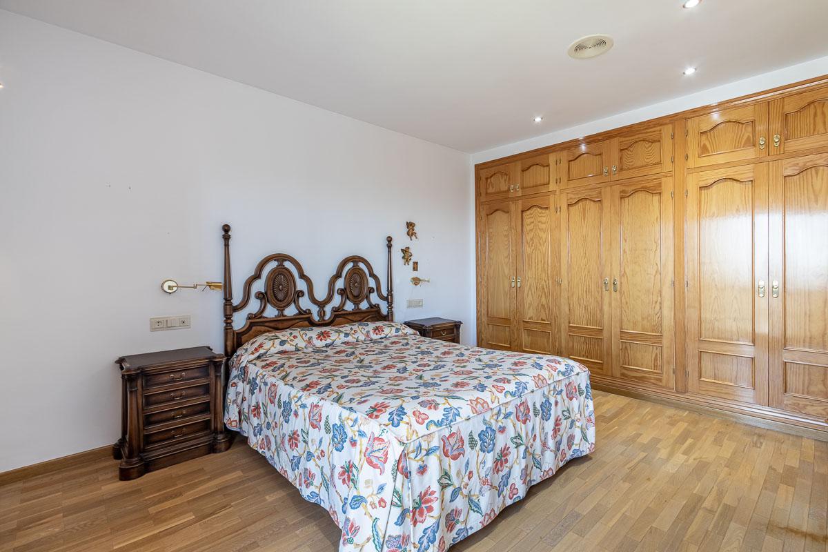 Imagen 12 Casa Aislada en venta en Huétor Vega / Junto a supermercado Consum