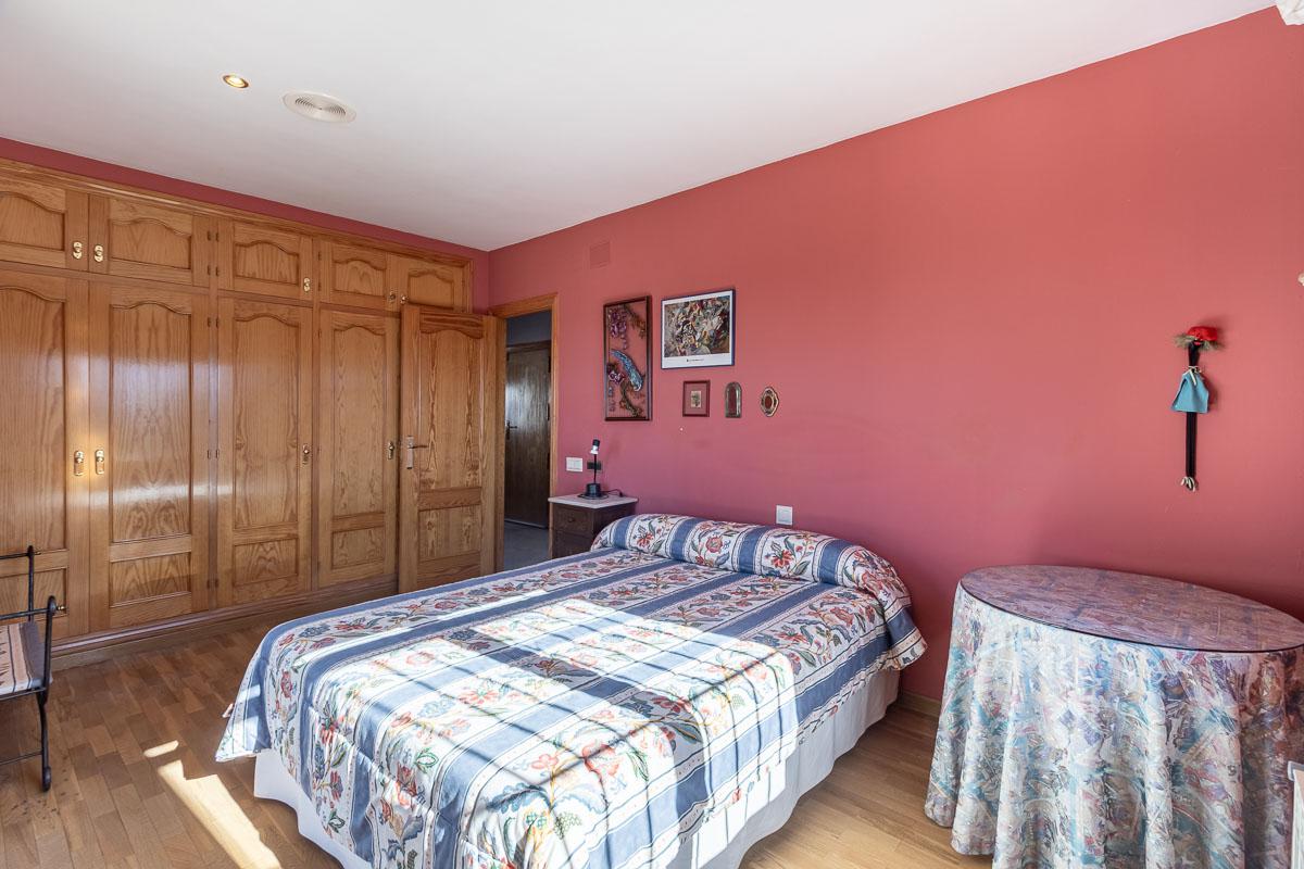 Imagen 15 Casa Aislada en venta en Huétor Vega / Junto a supermercado Consum