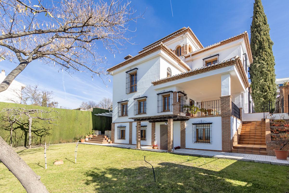 Imagen 1 Casa Aislada en venta en Huétor Vega / Junto a supermercado Consum