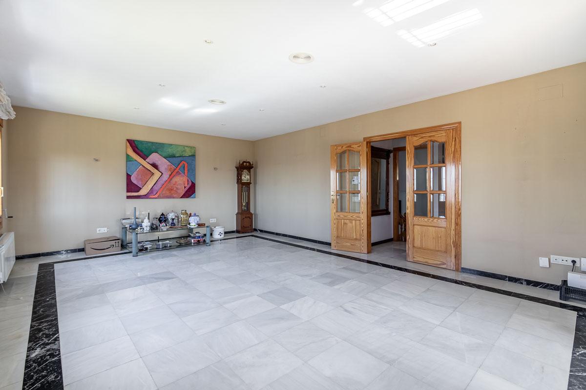 Imagen 7 Casa Aislada en venta en Huétor Vega / Junto a supermercado Consum