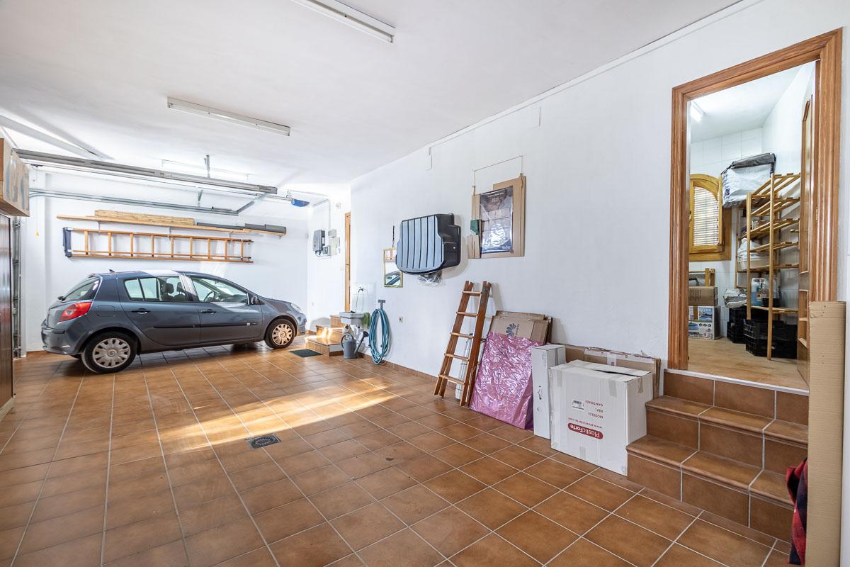 Imagen 23 Casa Aislada en venta en Huétor Vega / Junto a supermercado Consum