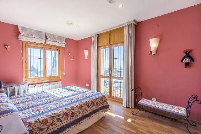 Imagen 14 Inmueble 280818 - Casa Aislada en venta en Huétor Vega / Junto a supermercado Consum