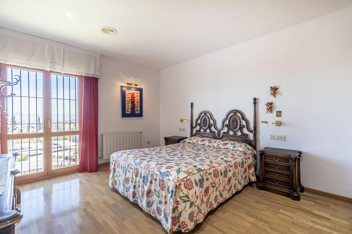 Imagen 11 Casa Aislada en venta en Huétor Vega / Junto a supermercado Consum