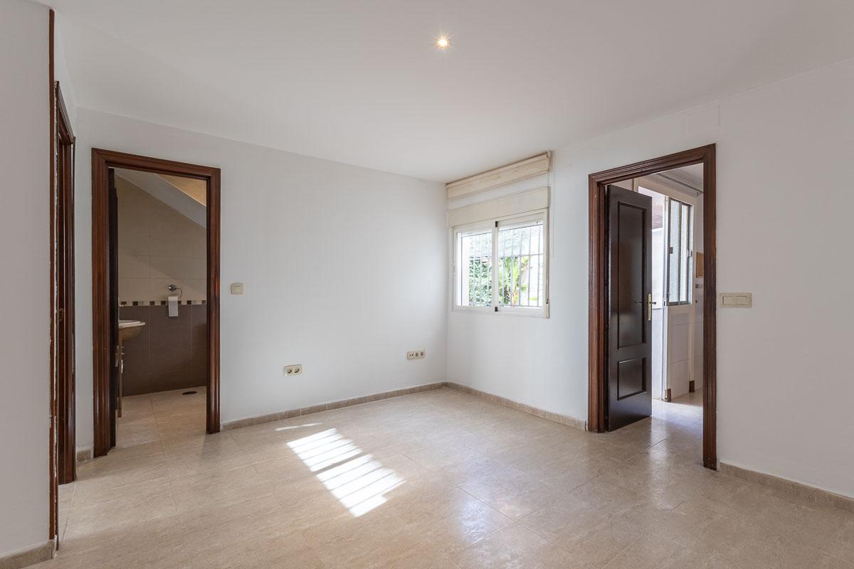 Imagen 4 Casa Adosada en venta en Armilla / Junto a Zurita. Zona Ayuntamiento.