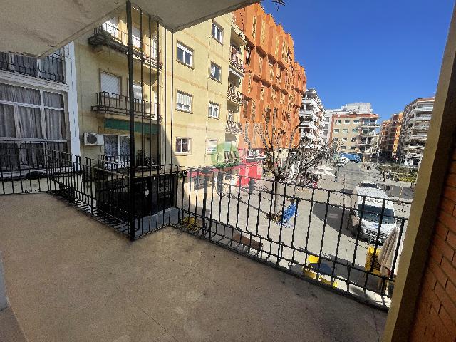 Imagen 1 Inmueble 271391 - Piso en venta en Badajoz / Plaza de los Alféreces, junto al Corte Inglés.