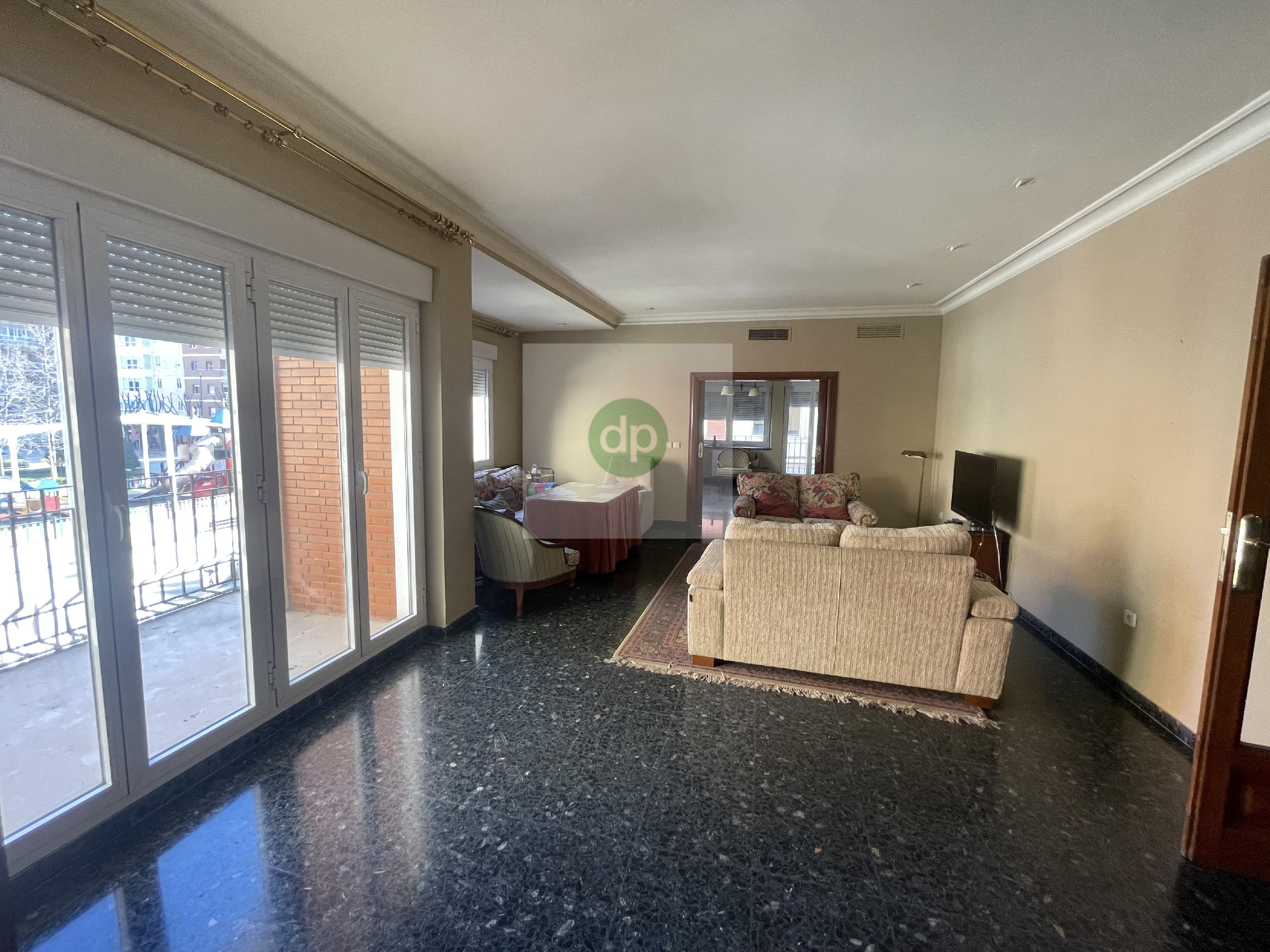 Imagen 22 Piso en venta en Badajoz / Plaza de los Alféreces, junto al Corte Inglés.