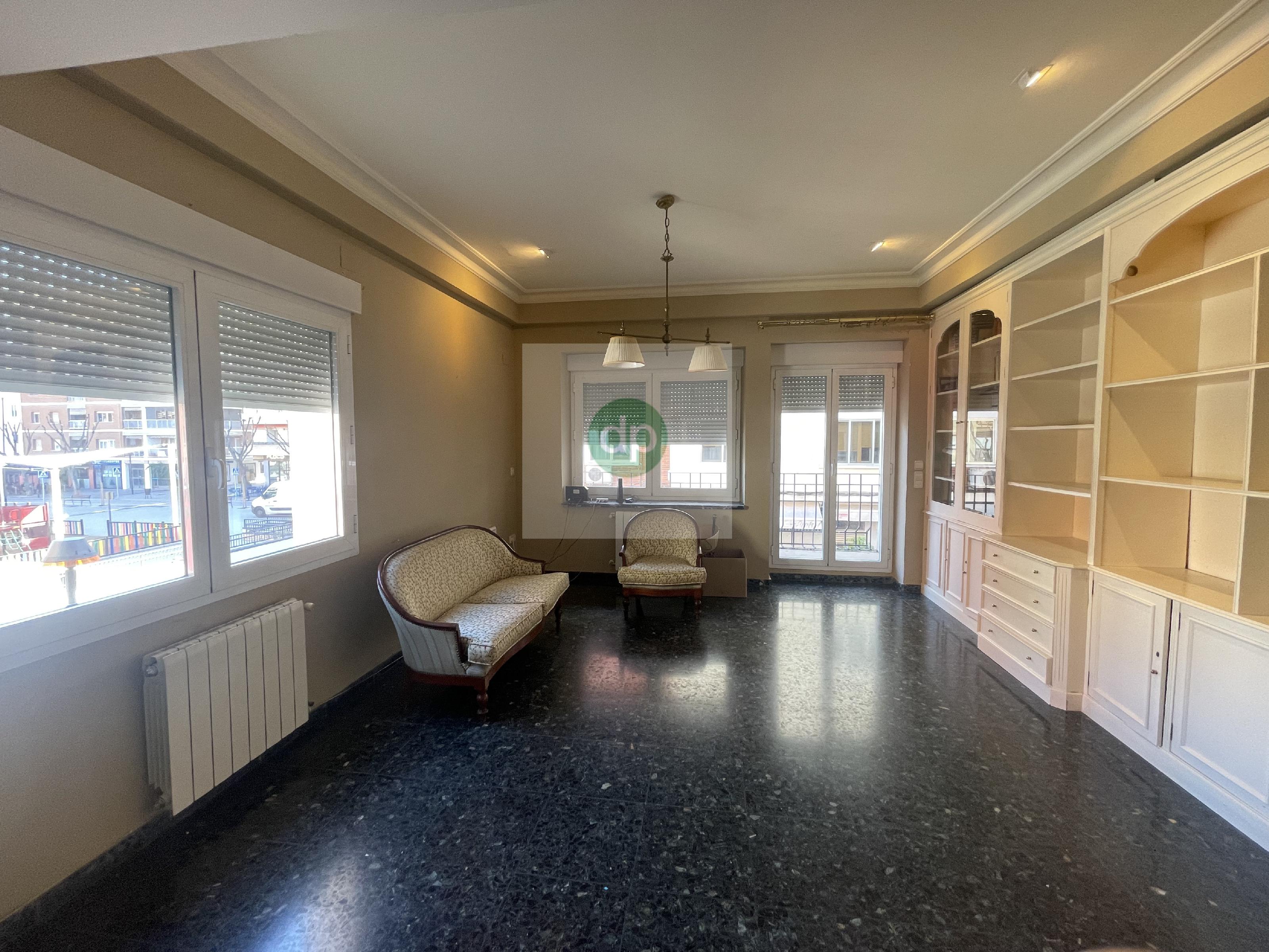 Imagen 30 Piso en venta en Badajoz / Plaza de los Alféreces, junto al Corte Inglés.