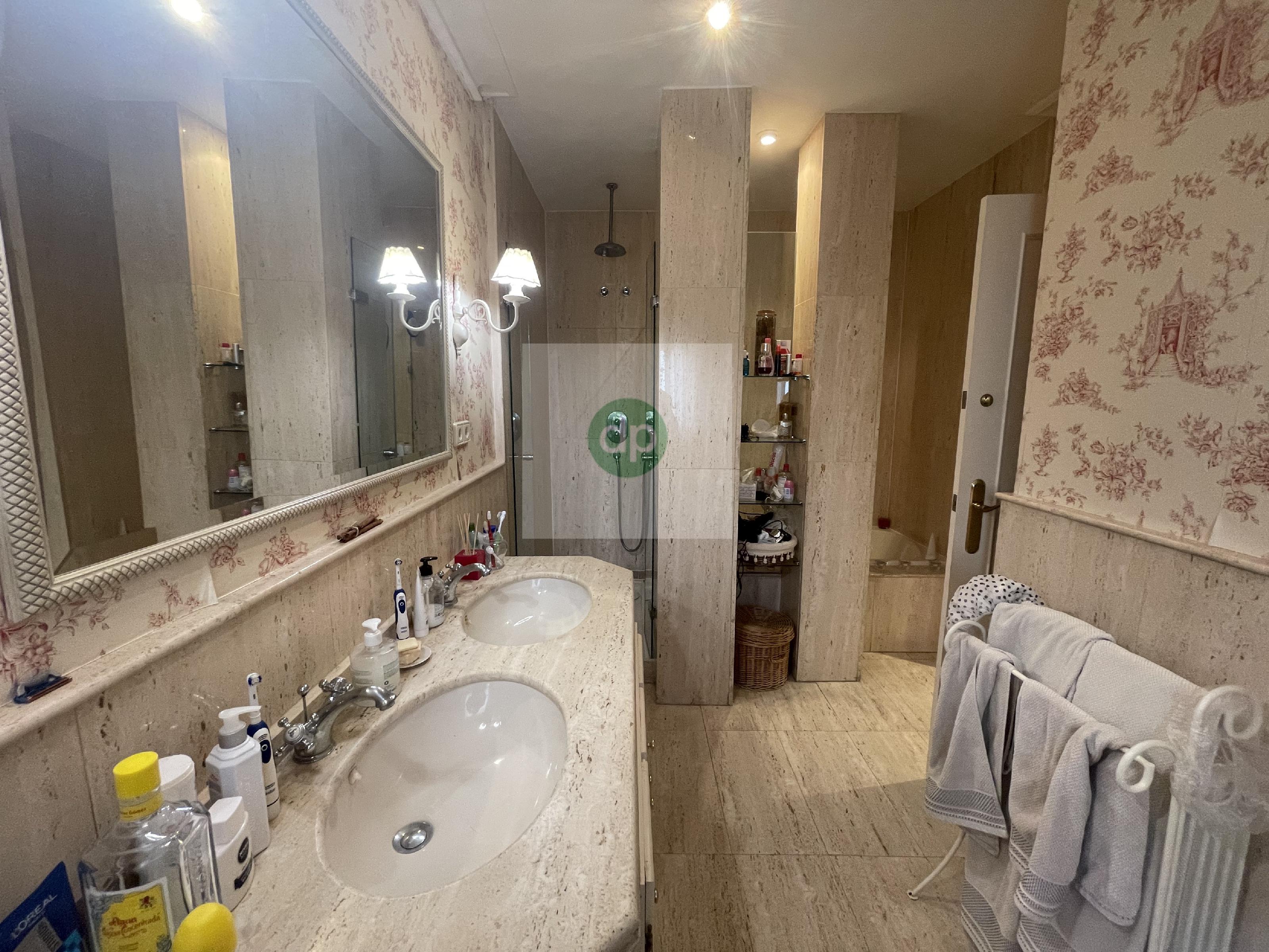 Imagen 35 Piso en venta en Badajoz / Plaza de los Alféreces, junto al Corte Inglés.