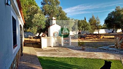Imagen 37 Casa Aislada en venta en Badajoz / En la Carretera de Olivenza, frente al Corazón de Jesús