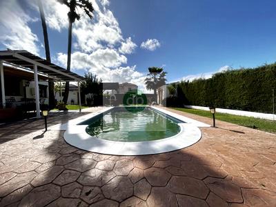 Imagen 1 Casa Aislada en venta en Badajoz / Ctra Talavera - Urbanización Golf Guadiana