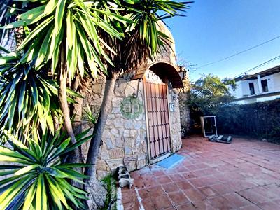 Imagen 5 Inmueble 299599 - Casa Aislada en venta en Badajoz / Los Montitos - Avenida principal. Ubicación inmejorable