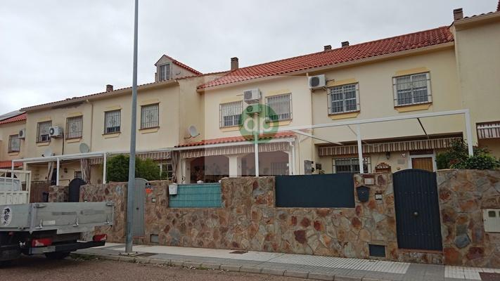 Imagen 38 Casa Adosada en venta en Badajoz / Carretera de Sevilla, próximo a Los Montitos