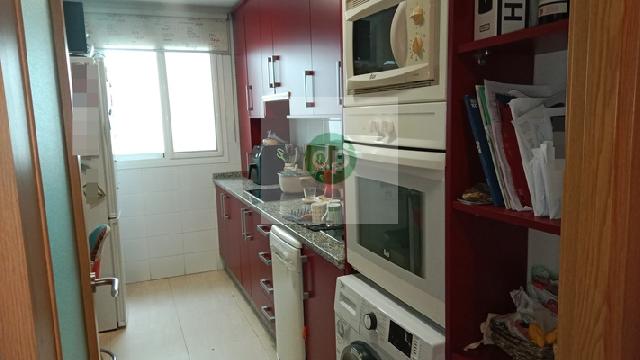 Imagen 1 Inmueble 301610 - Piso en venta en Badajoz / Cerro Gordo - en la calle de mayor actividad comercial