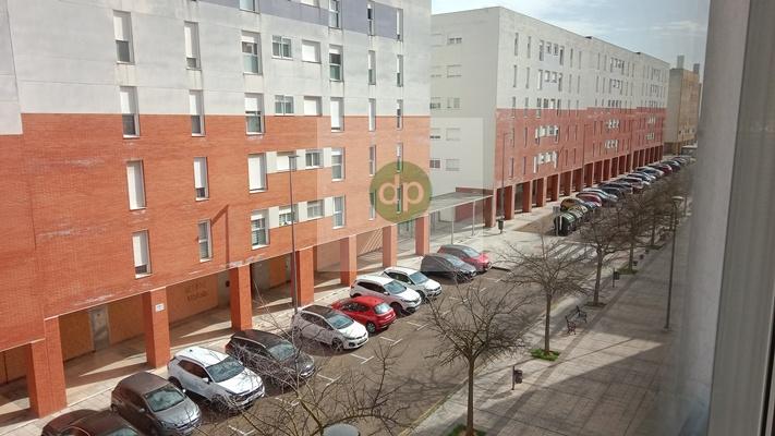 Imagen 14 Piso en venta en Badajoz / Cerro Gordo - en la calle de mayor actividad comercial
