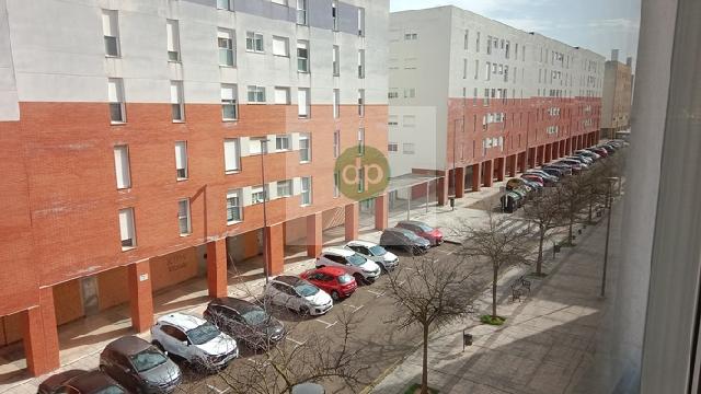 Imagen 14 Inmueble 301610 - Piso en venta en Badajoz / Cerro Gordo - en la calle de mayor actividad comercial