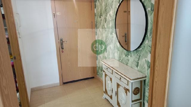 Imagen 5 Inmueble 301610 - Piso en venta en Badajoz / Cerro Gordo - en la calle de mayor actividad comercial