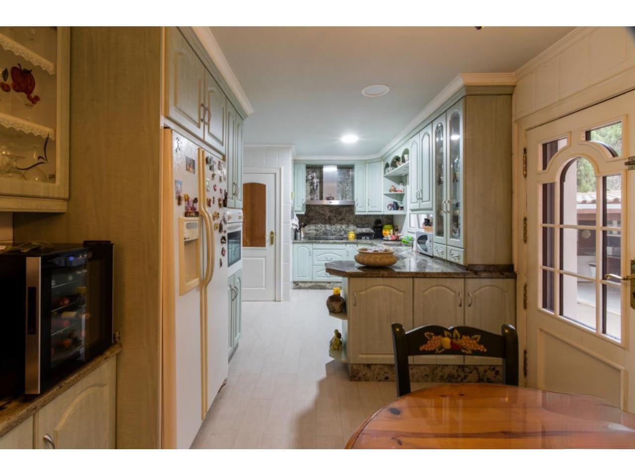 Imagen 24 Casa Rústica en venta en Petrer / Urbanización Loma Badá cerca de la barrera