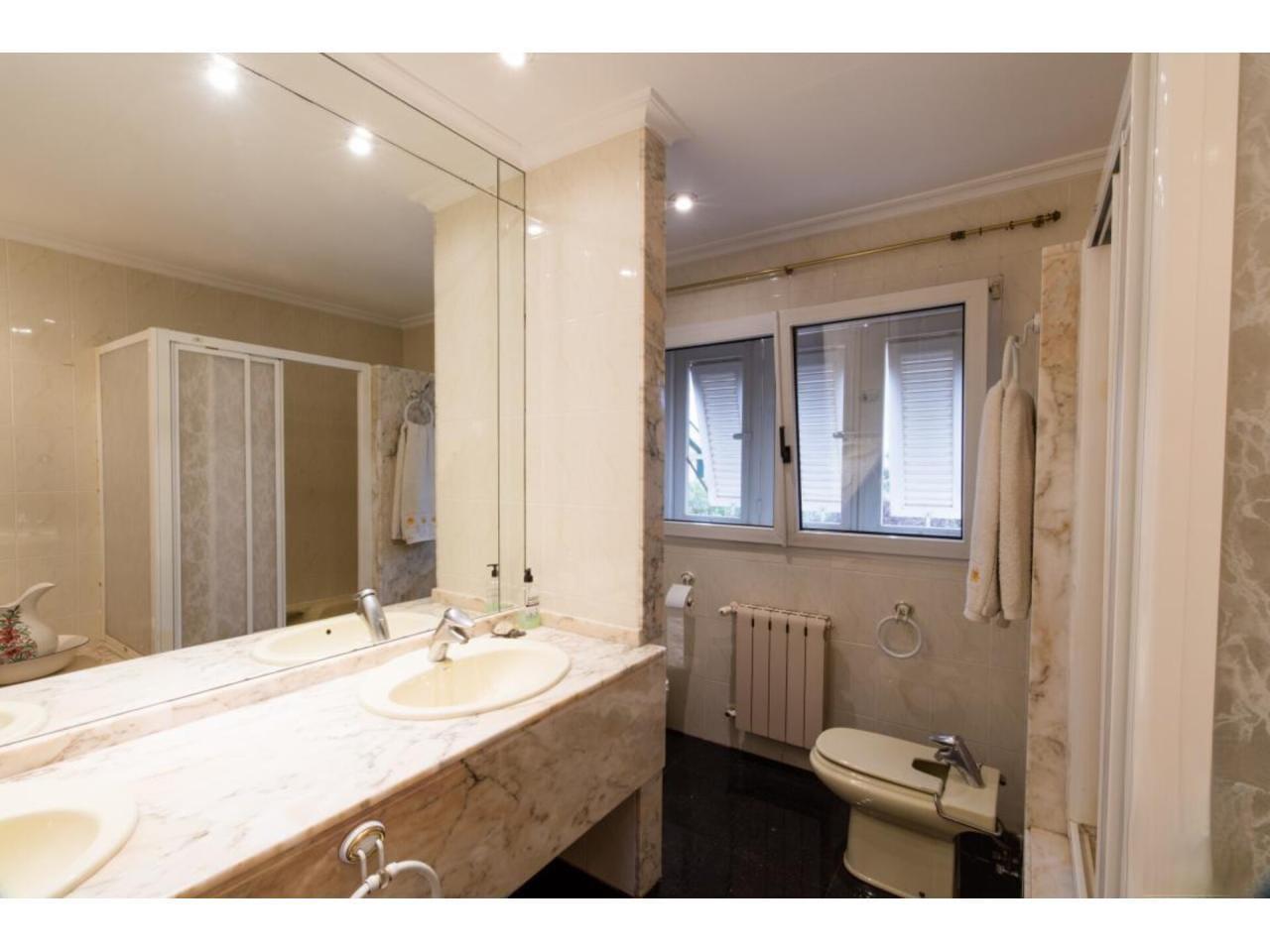 Imagen 35 Casa Rústica en venta en Petrer / Urbanización Loma Badá cerca de la barrera