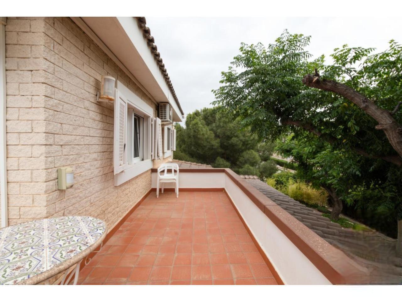 Imagen 38 Casa Rústica en venta en Petrer / Urbanización Loma Badá cerca de la barrera