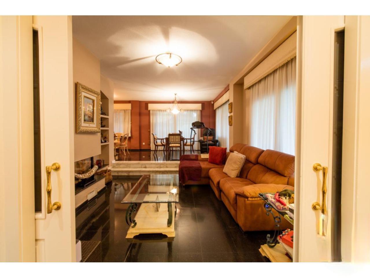 Imagen 22 Casa Rústica en venta en Petrer / Urbanización Loma Badá cerca de la barrera