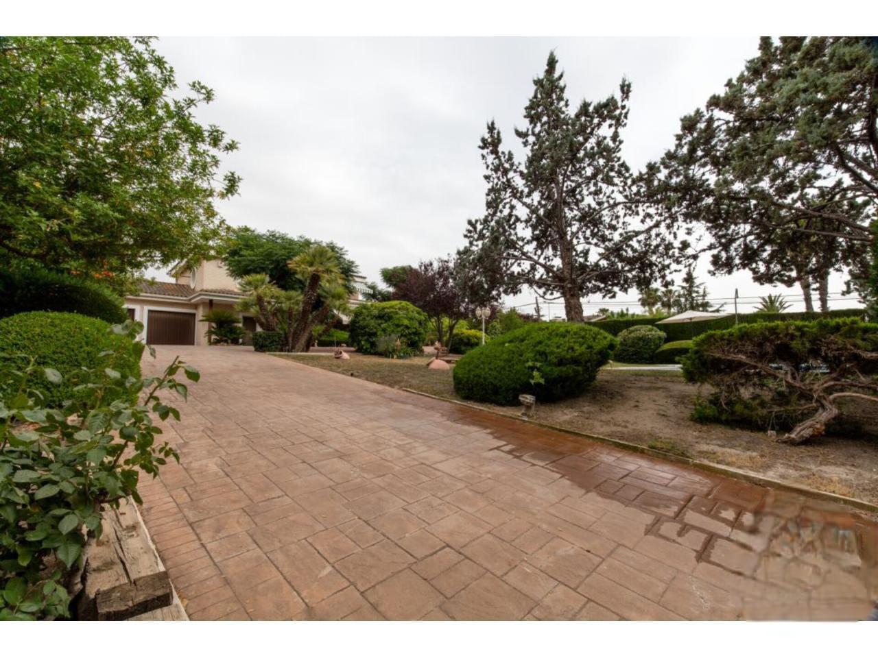 Imagen 6 Casa Rústica en venta en Petrer / Urbanización Loma Badá cerca de la barrera