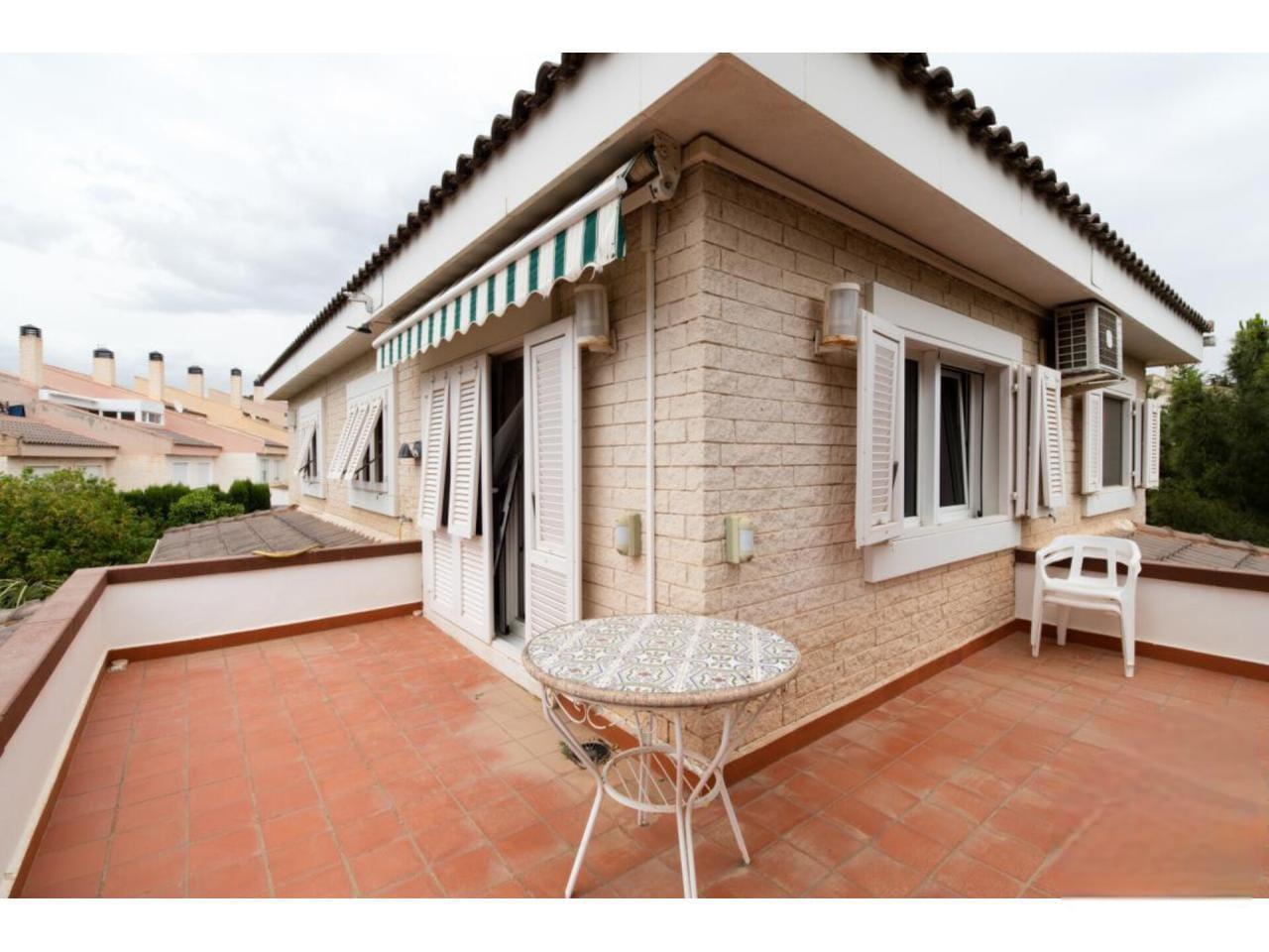 Imagen 37 Casa Rústica en venta en Petrer / Urbanización Loma Badá cerca de la barrera