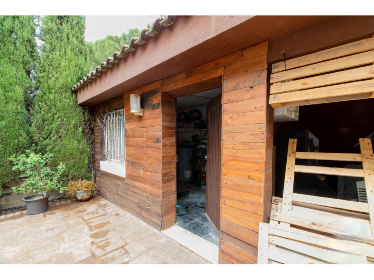 Imagen 13 Casa Rústica en venta en Petrer / Urbanización Loma Badá cerca de la barrera