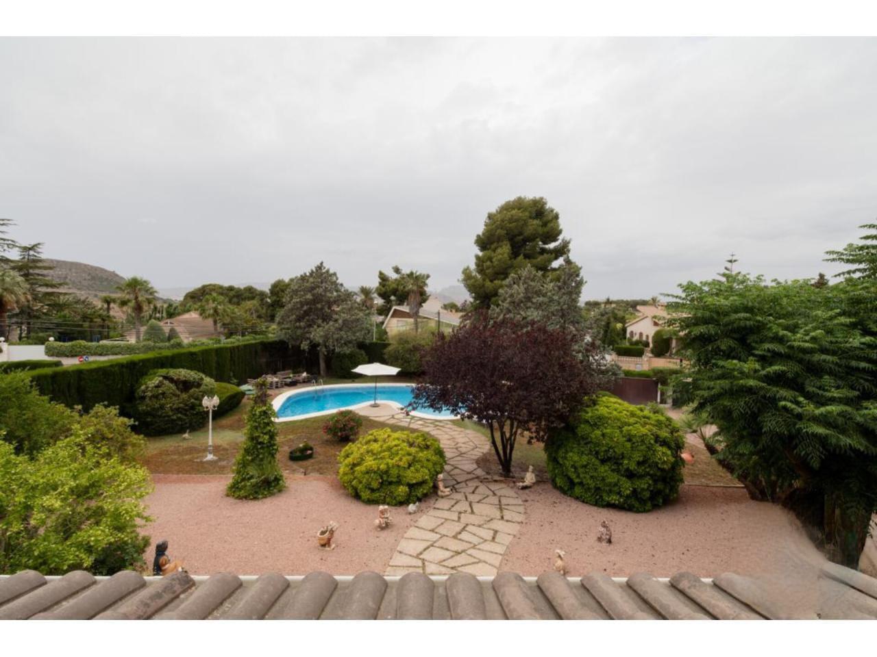 Imagen 1 Casa Rústica en venta en Petrer / Urbanización Loma Badá cerca de la barrera