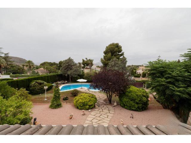 Imagen 1 Inmueble 268000 - Casa Rústica en venta en Petrer / Urbanización Loma Badá cerca de la barrera