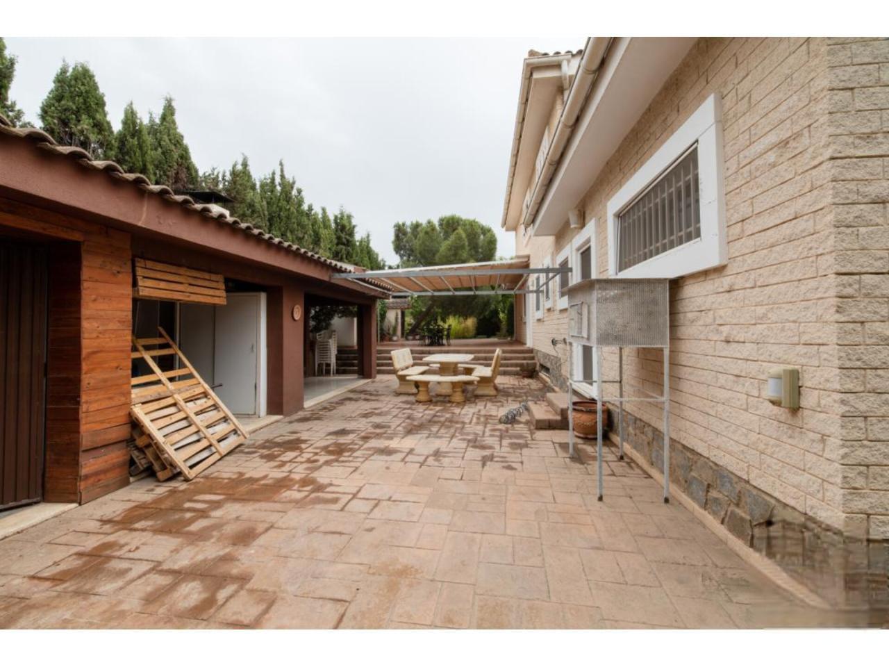 Imagen 14 Casa Rústica en venta en Petrer / Urbanización Loma Badá cerca de la barrera