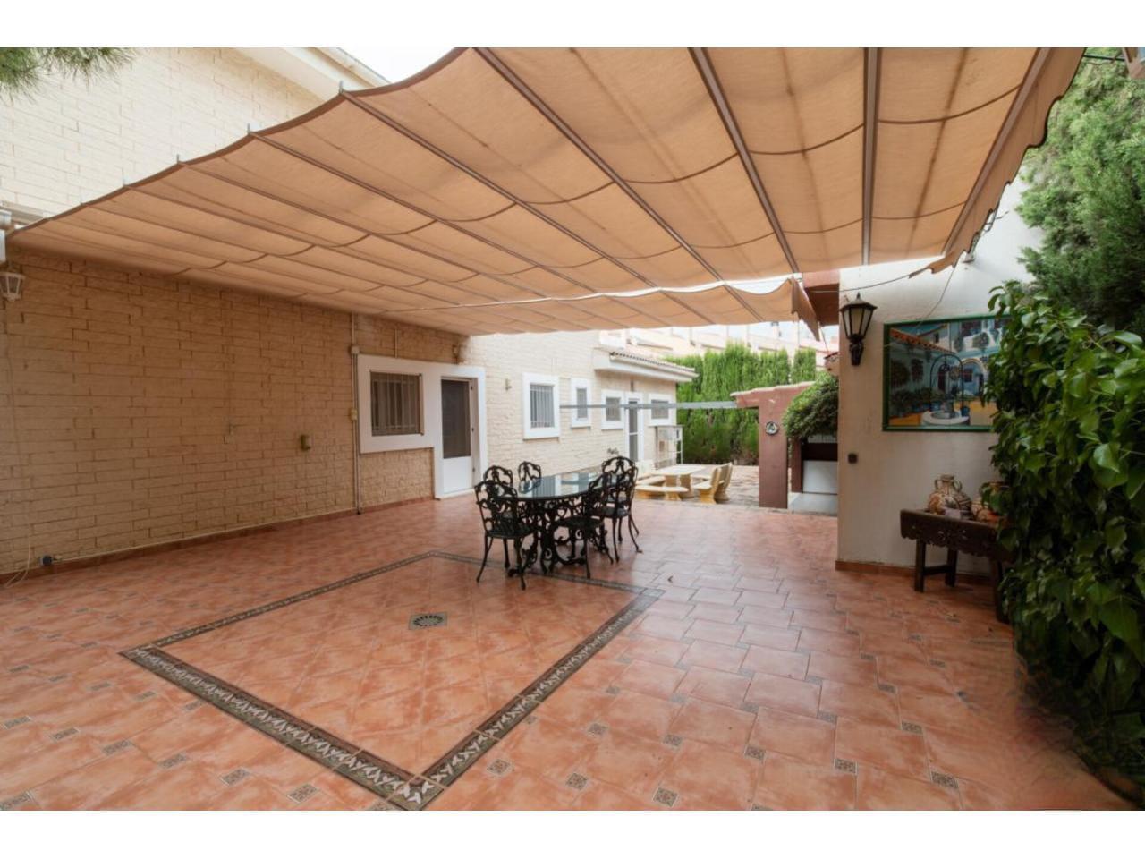 Imagen 11 Casa Rústica en venta en Petrer / Urbanización Loma Badá cerca de la barrera