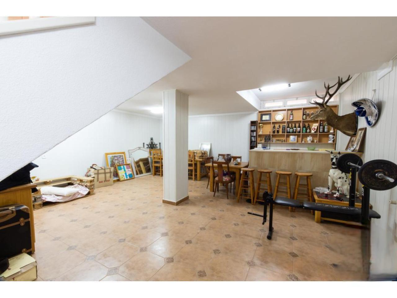 Imagen 17 Casa Rústica en venta en Petrer / Urbanización Loma Badá cerca de la barrera