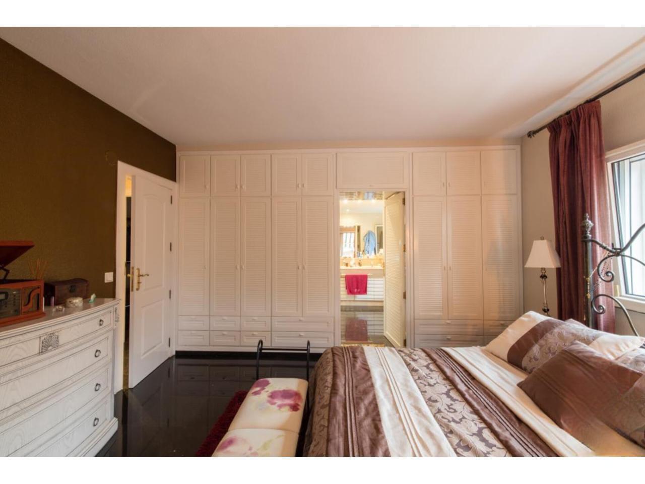 Imagen 28 Casa Rústica en venta en Petrer / Urbanización Loma Badá cerca de la barrera