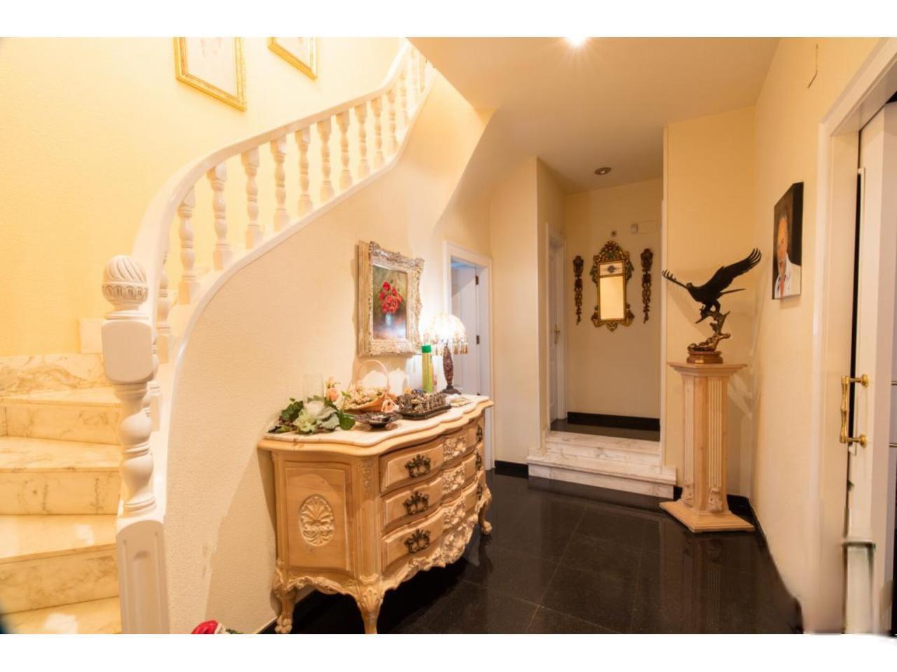 Imagen 26 Casa Rústica en venta en Petrer / Urbanización Loma Badá cerca de la barrera