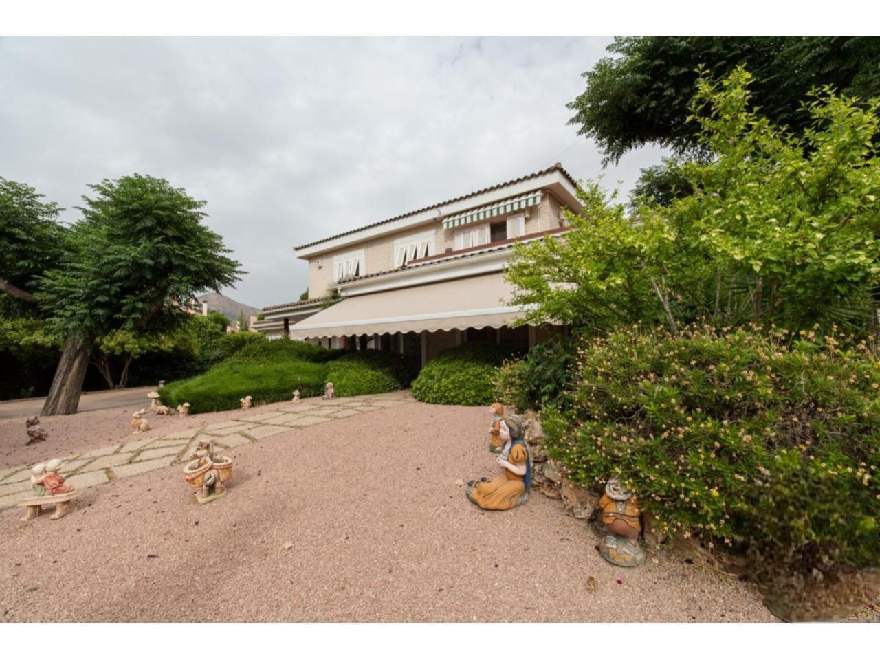 Imagen 9 Casa Rústica en venta en Petrer / Urbanización Loma Badá cerca de la barrera