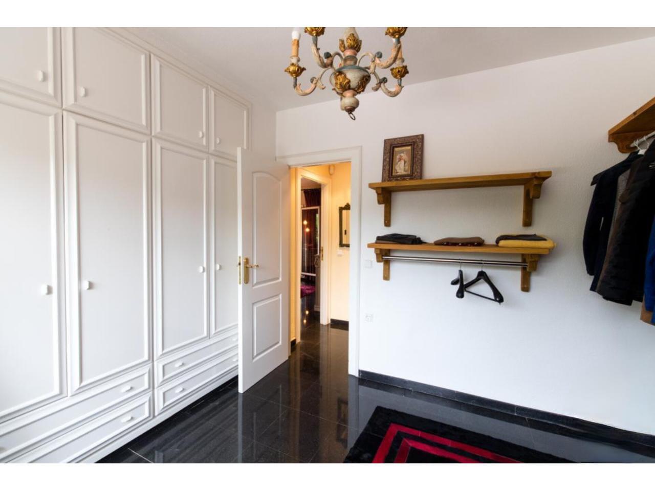 Imagen 31 Casa Rústica en venta en Petrer / Urbanización Loma Badá cerca de la barrera