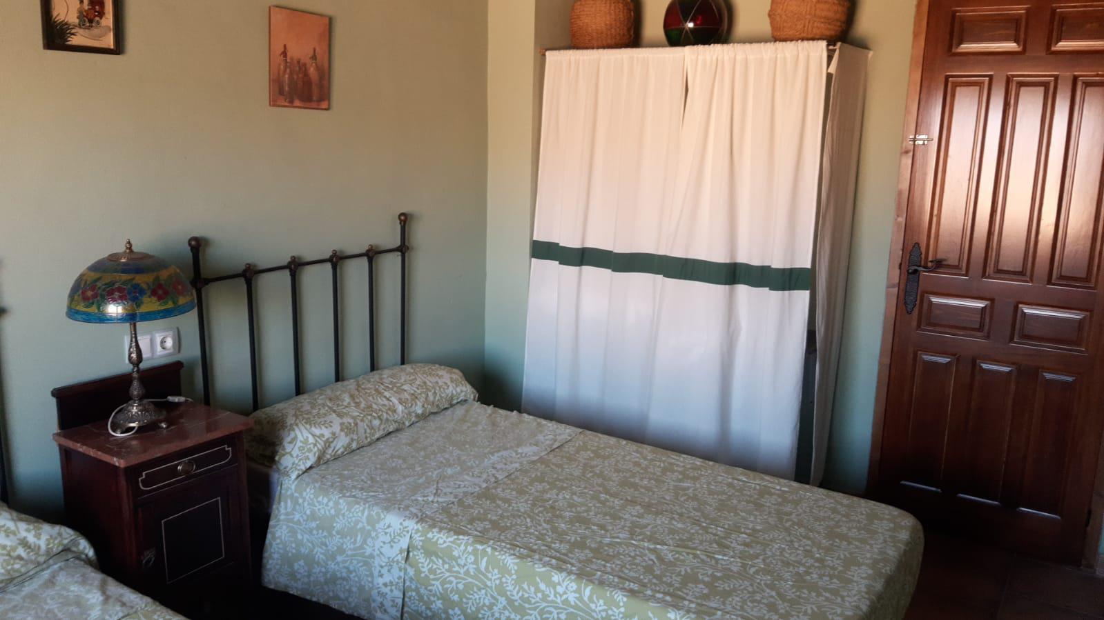 Imagen 27 Casa Adosada en venta en Corral-rubio / A pocos metros del Lavadero de San Antonio