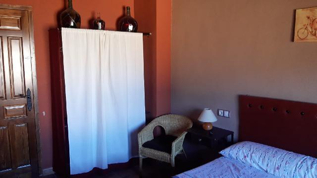 Imagen 25 Inmueble 277176 - Casa Adosada en venta en Corral-rubio / A pocos metros del Lavadero de San Antonio