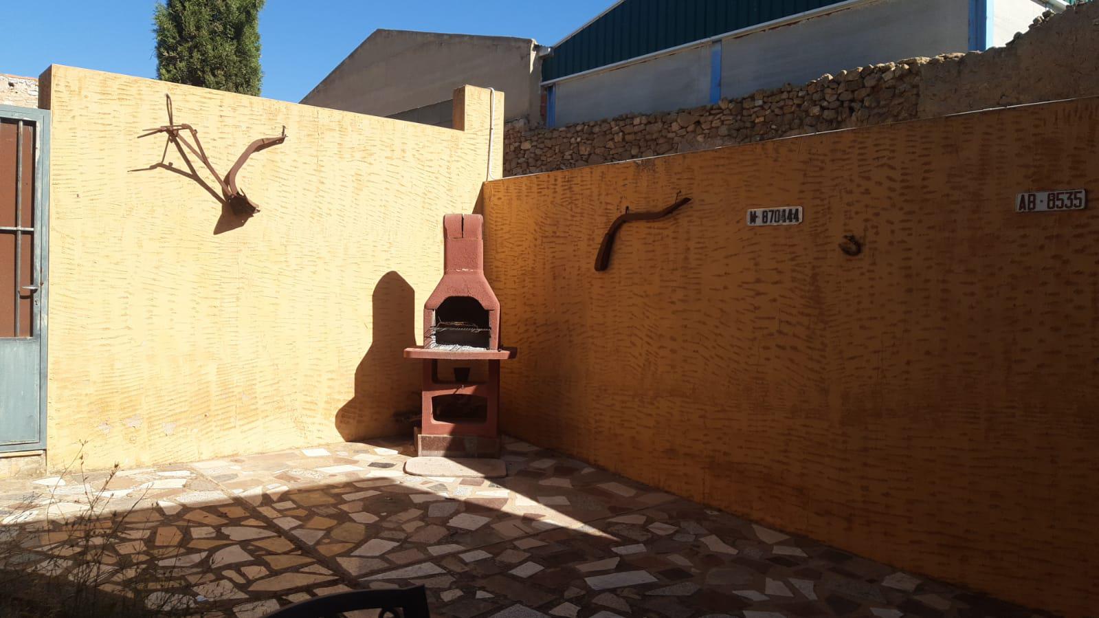 Imagen 20 Casa Adosada en venta en Corral-rubio / A pocos metros del Lavadero de San Antonio