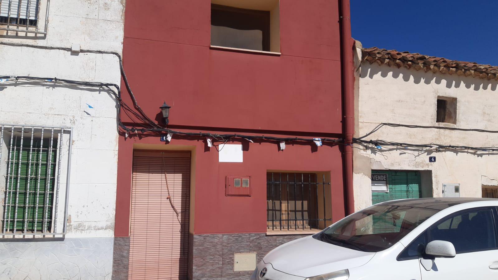 Imagen 1 Casa Adosada en venta en Corral-rubio / A pocos metros del Lavadero de San Antonio