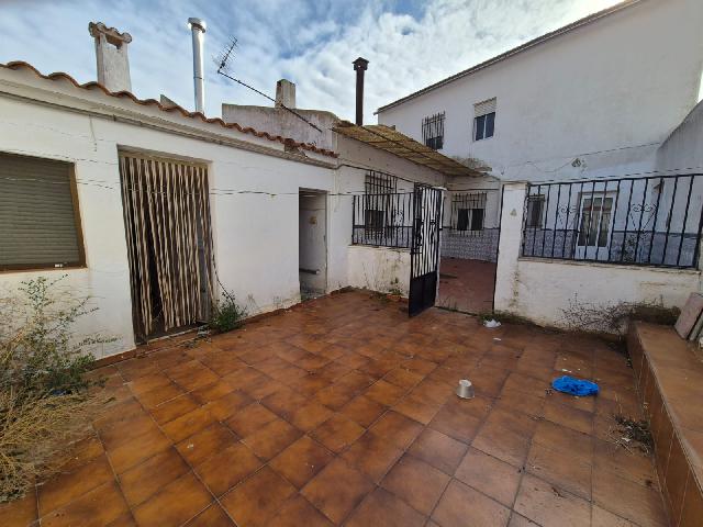 Imagen 1 Inmueble 277306 - Casa Adosada en venta en Fuente-álamo / A pocos metros del molino de viento