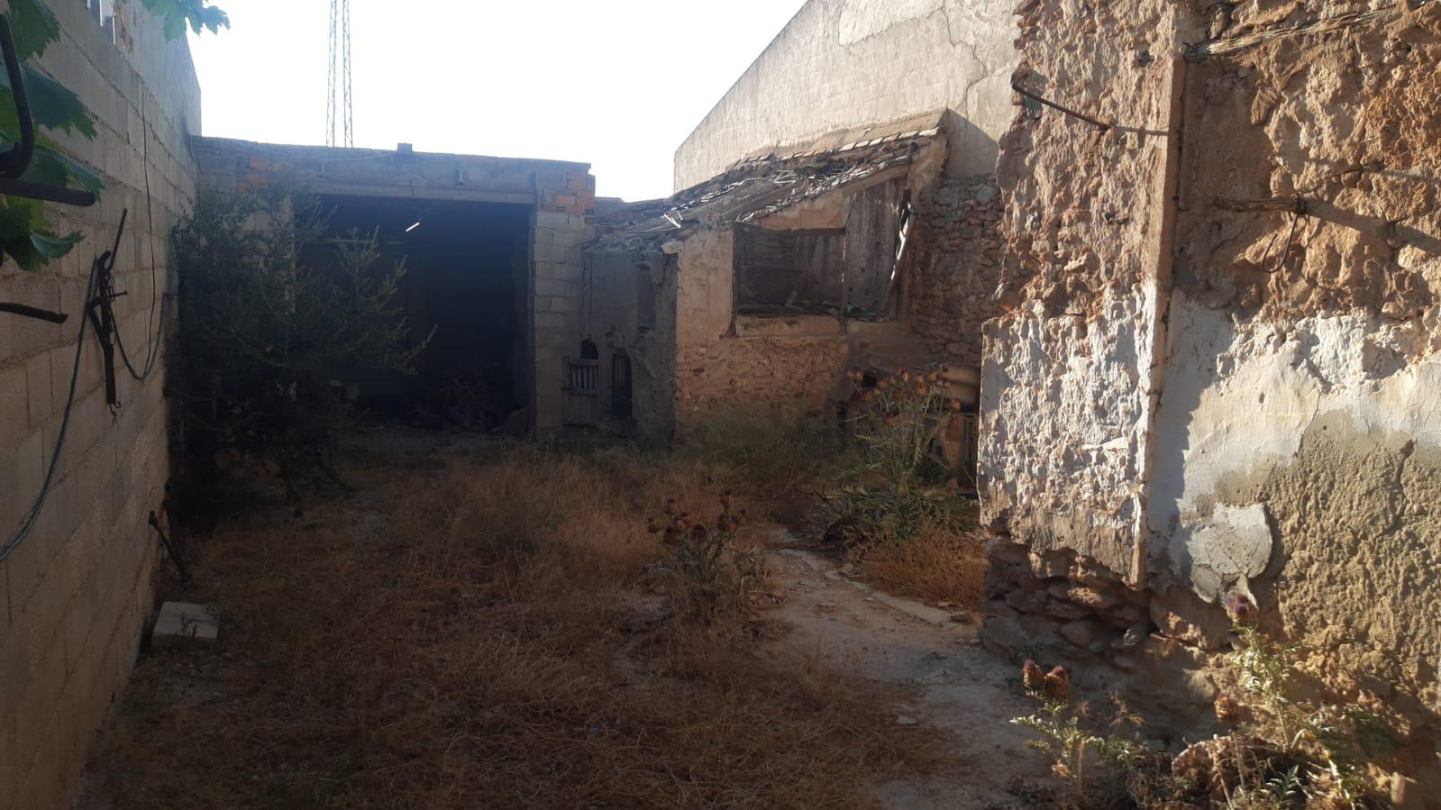 Imagen 4 Casa Adosada en venta en Montealegre Del Castillo / A pocos metros del C.P. Virgen de la C...