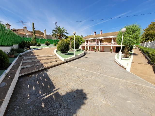 Imagen 1 Inmueble 280749 - Casa Aislada en venta en Caudete / Avenida Las Jornetas