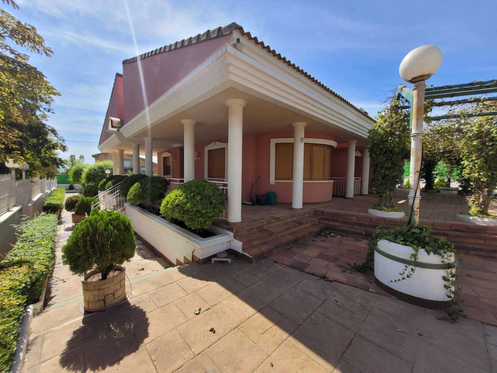 Imagen 2 Casa Aislada en venta en Caudete / Avenida Las Jornetas